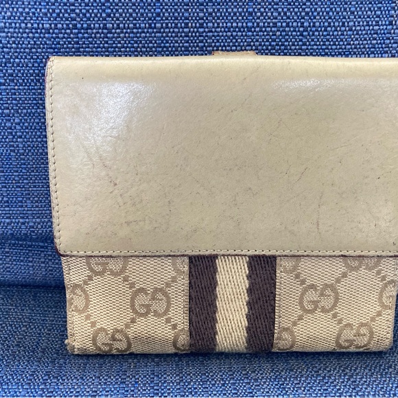 GUCCI WRISTLET.. VGC. NORMAL WEAR with piston lock - Picture 2 of 11